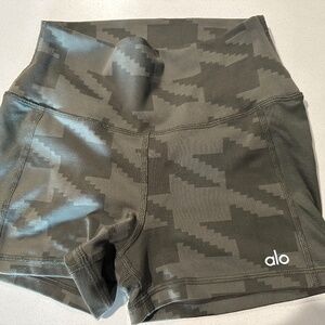 Alo shorts